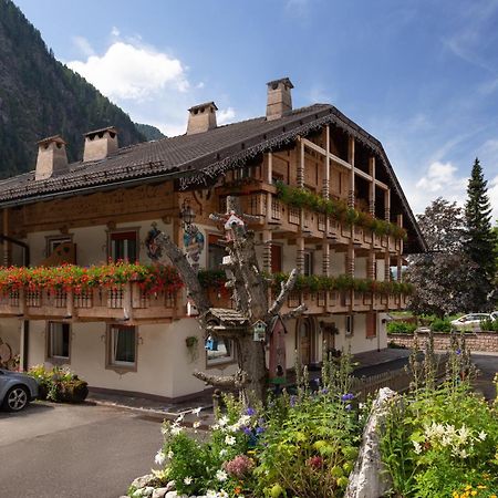 Appartamenti Ladina Campitello di Fassa Exterior photo