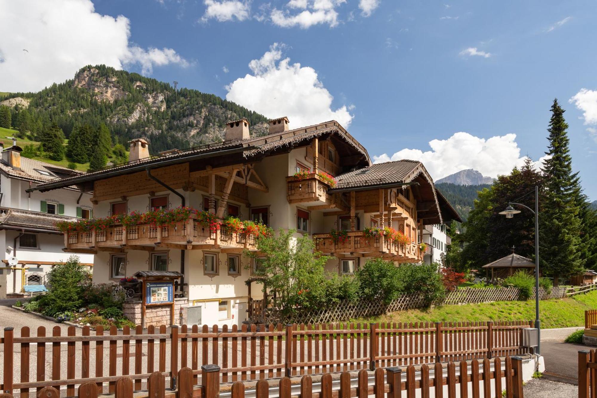 Appartamenti Ladina Campitello di Fassa Exterior photo