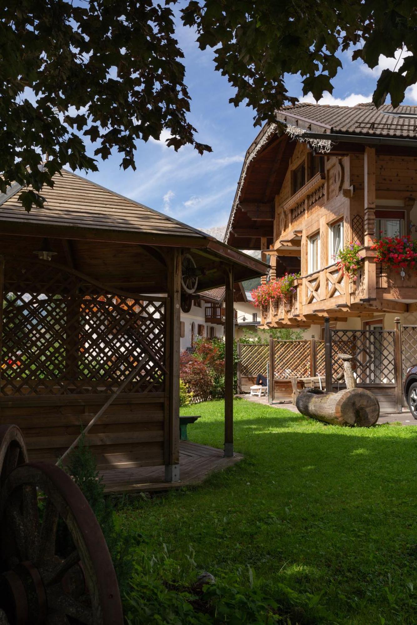 Appartamenti Ladina Campitello di Fassa Exterior photo